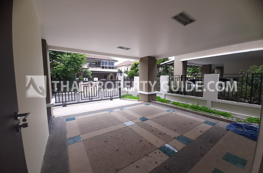 House with Shared Pool in Sukhumvit 